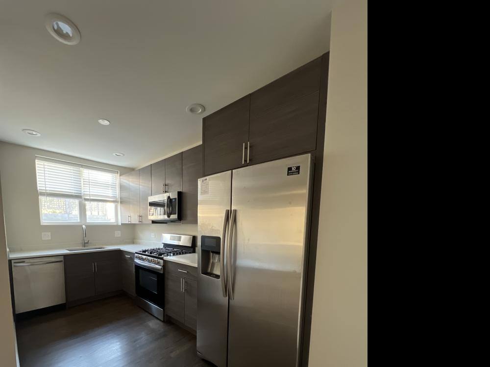 Apartment for rent at 1434 W Farragut Ave #1D, Chicago, IL 60640