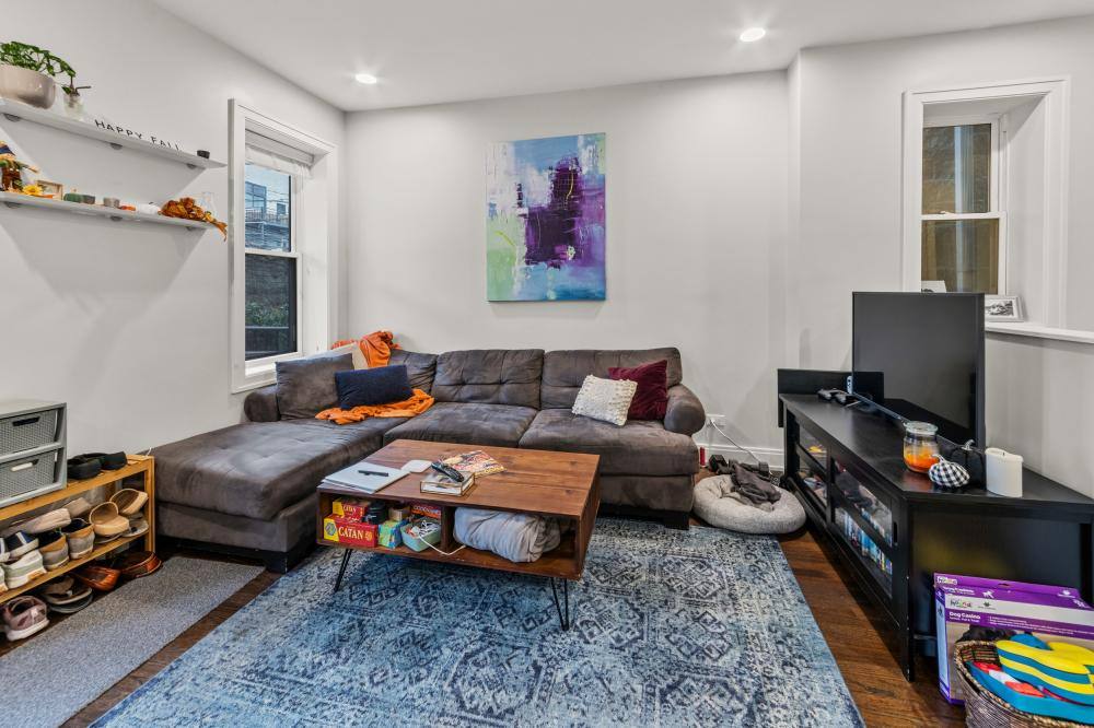 Apartment for rent at 856 N Hermitage #1R, Chicago, IL 60622