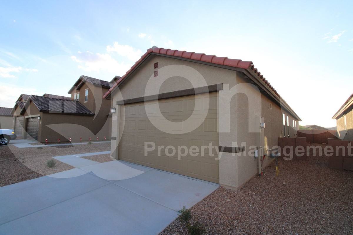 House for rent at 7786 S New Strike Way, Tucson, AZ 85747