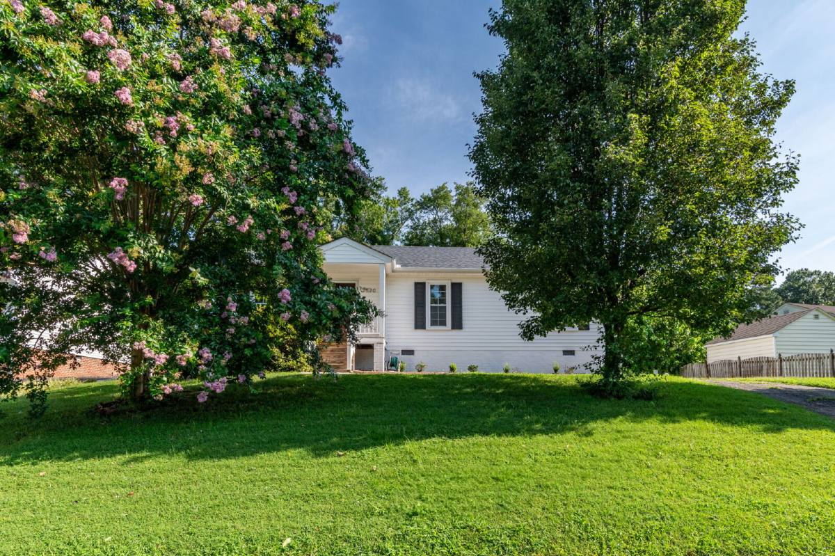House for rent at 2520 Hickory Knoll Lane, Richmond, VA 23230