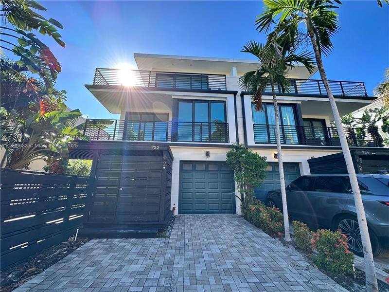 Townhouse for rent at 727 NE 15th Ave, Fort Lauderdale, FL 33304