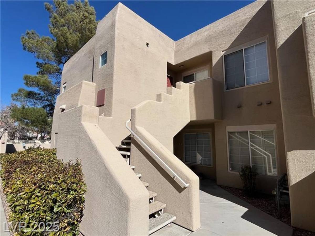 Apartment for rent at 1909 Villa Palms Court, Las Vegas, NV 89128