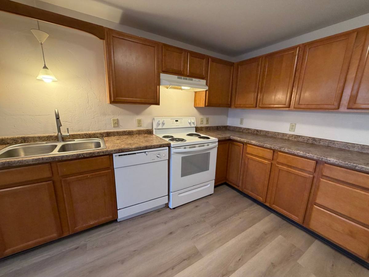 Apartment for rent at 2713 Humboldt Rd, Green Bay, WI 54311