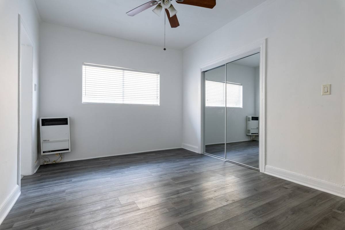 Apartment for rent at 975-985 Oxford Ave, Los Angeles, CA 90006
