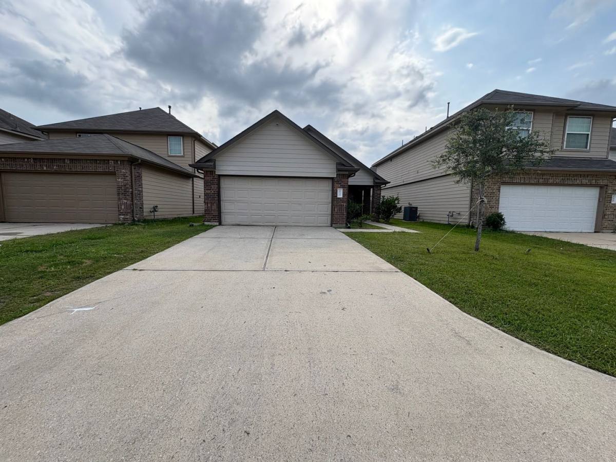 House for rent at 10347 Admirable Path, Houston, TX 77044