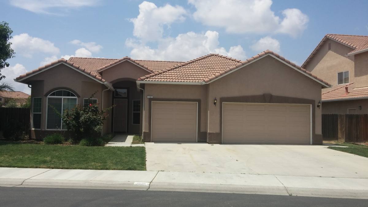 House for rent at 1131 Paradise Dr, Lemoore, CA 93245