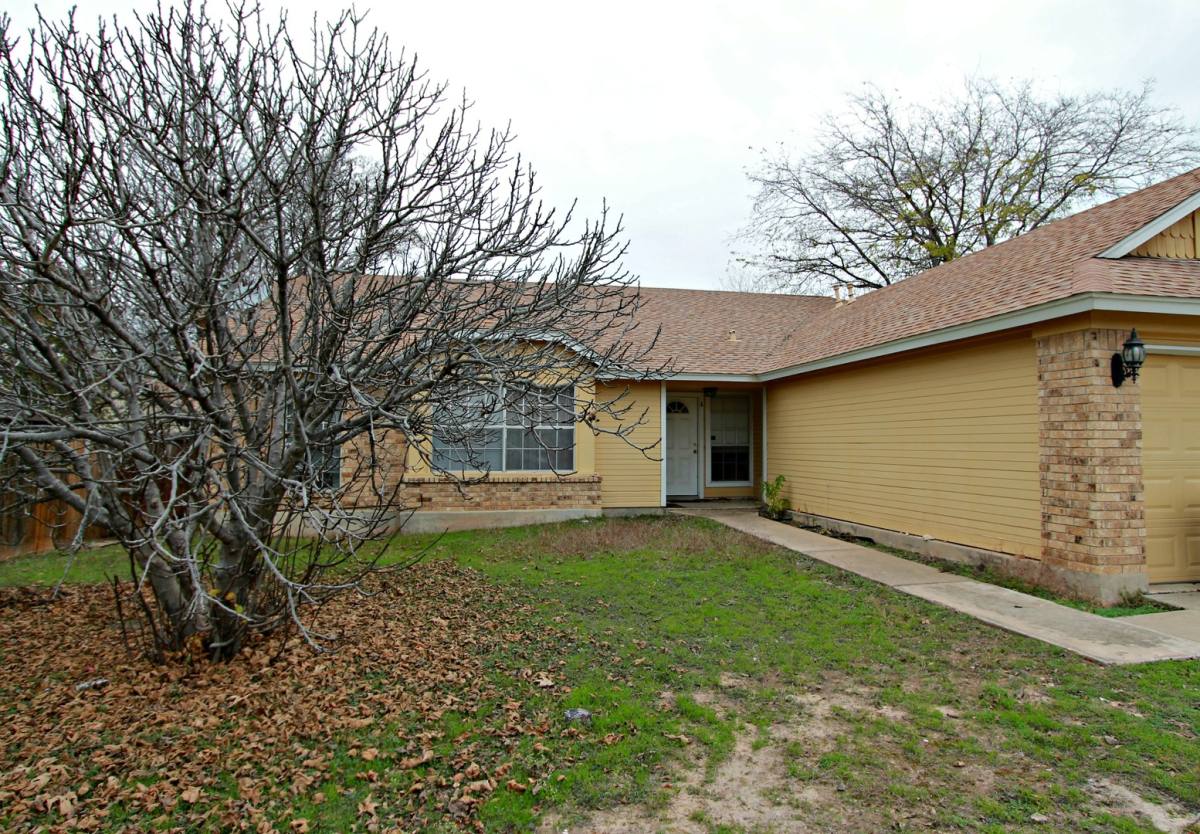 Townhouse for rent at 2002 Leeann Dr, Austin, TX 78758