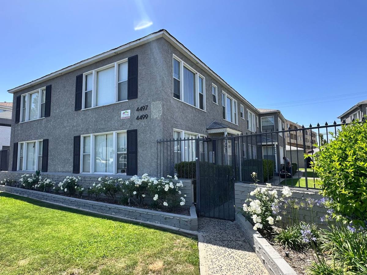 Apartment for rent at 4499 N Banner Dr, Long Beach, CA 90807