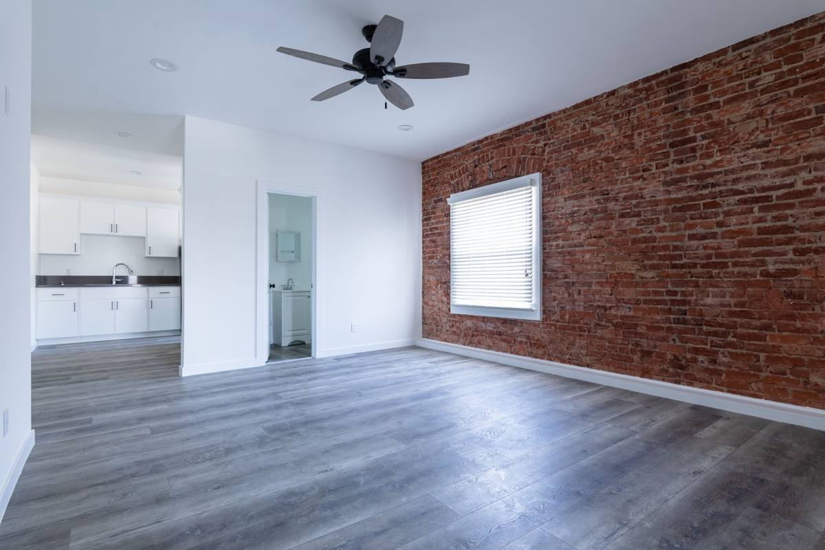 Apartment for rent at 207 N Oxford Ave, Los Angeles, CA 90004
