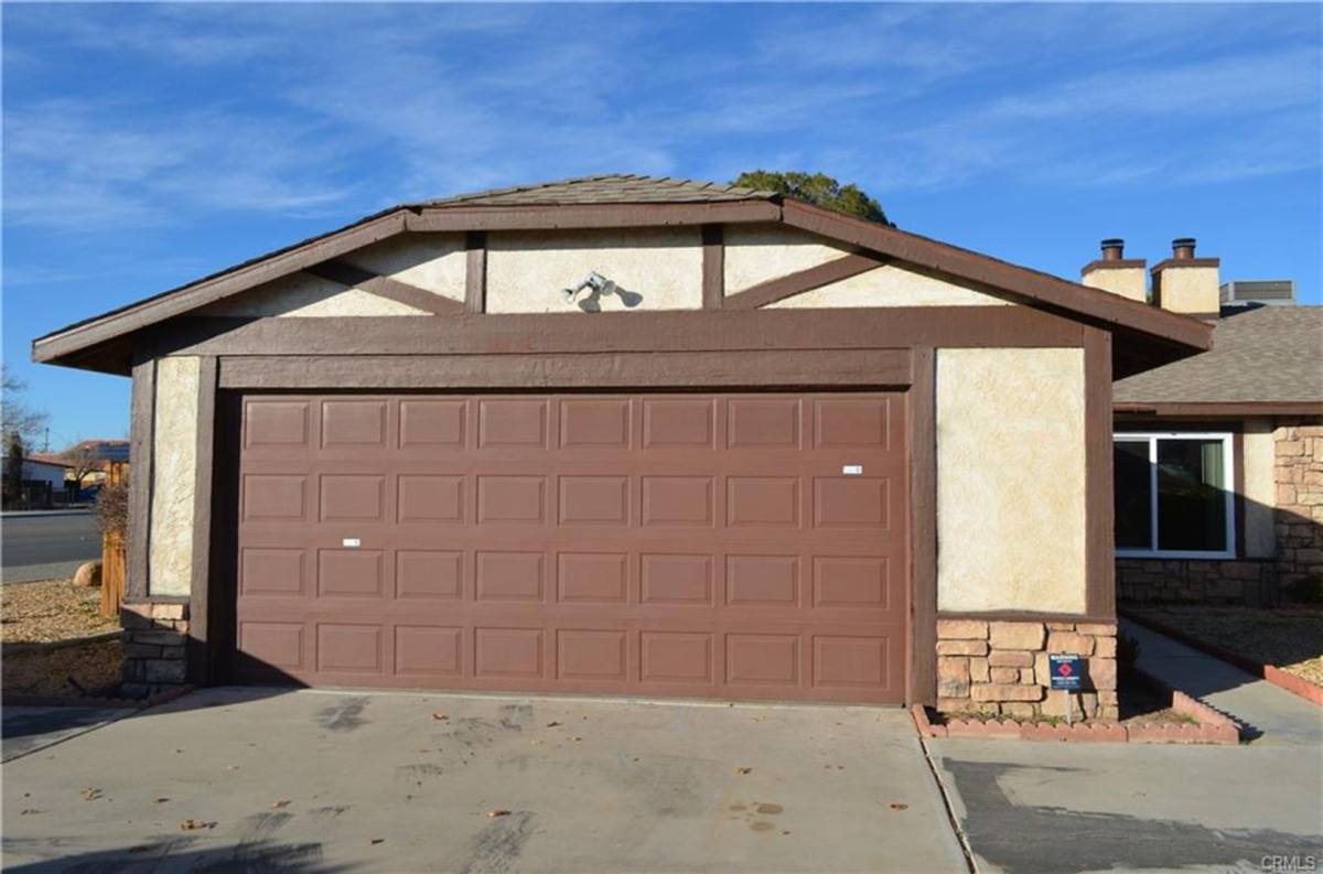 Apartment for rent at 13073 Navajo Rd, Apple Valley, CA 92308