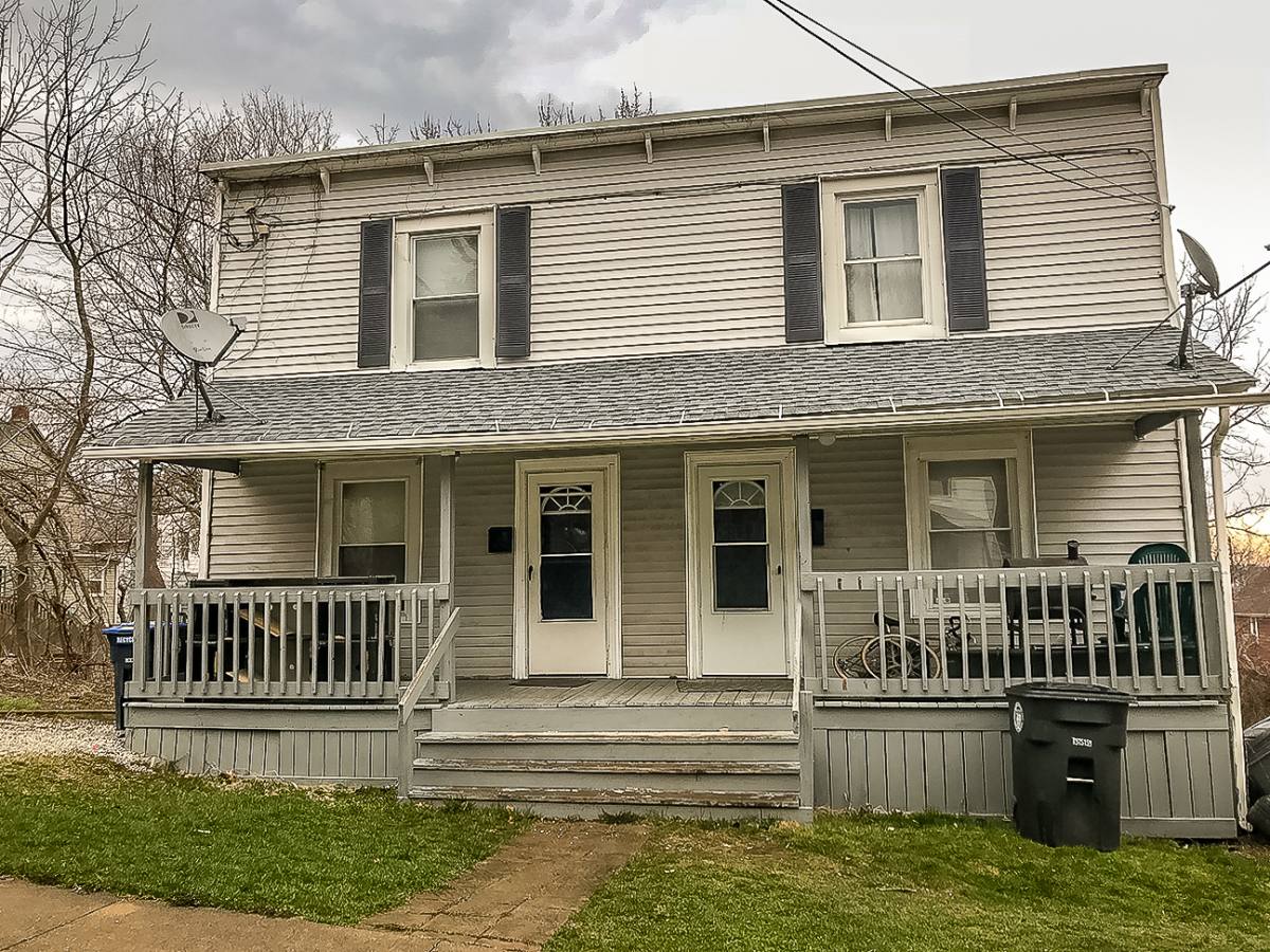Apartment for rent at 2103-2105 5th St SW, Akron, OH 44314