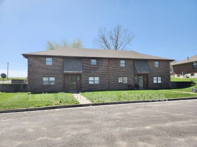 Apartment for rent at 301 W 31st St #102B, Higginsville, MO 64037