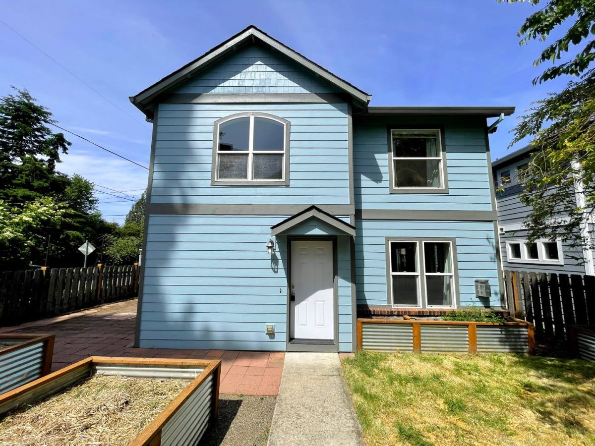 House for rent at 9322 N Macrum Ave, Portland, OR 97203