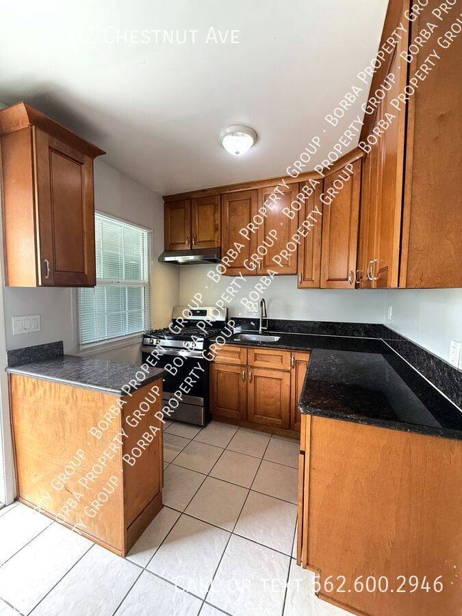Apartment for rent at 947 1 2 Chestnut Ave, Long Beach, CA 90813