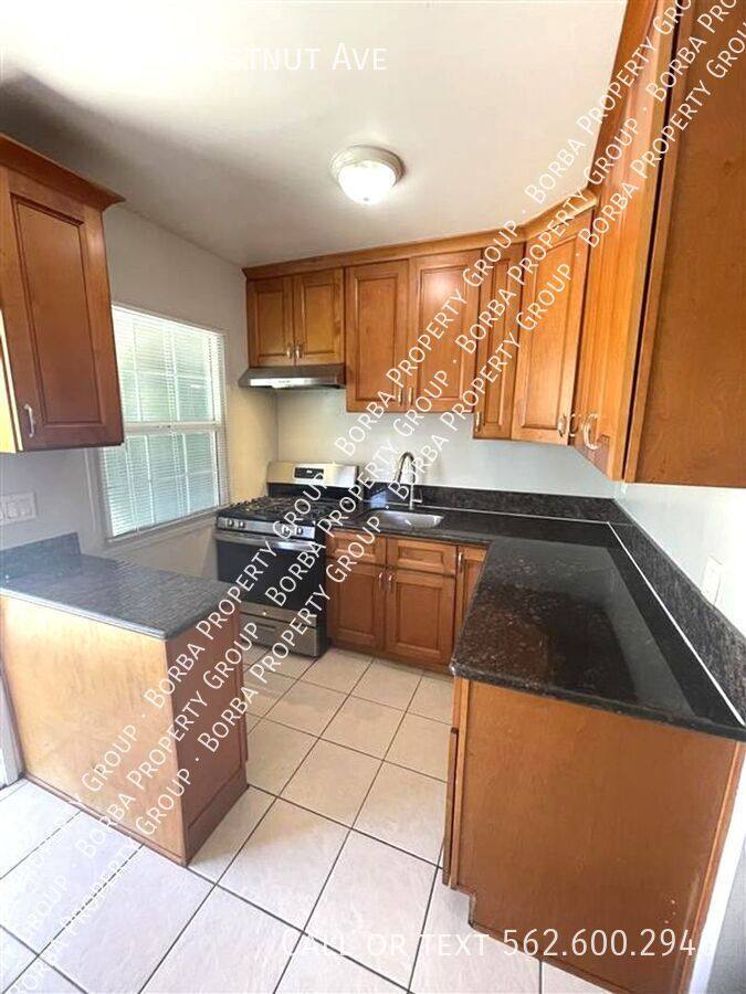 Apartment for rent at 947 1 2 Chestnut Ave, Long Beach, CA 90813