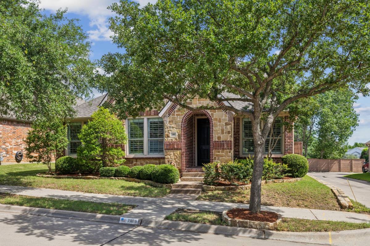 House for rent at 7805 Creek View Dr, North Richland Hills, TX 76180