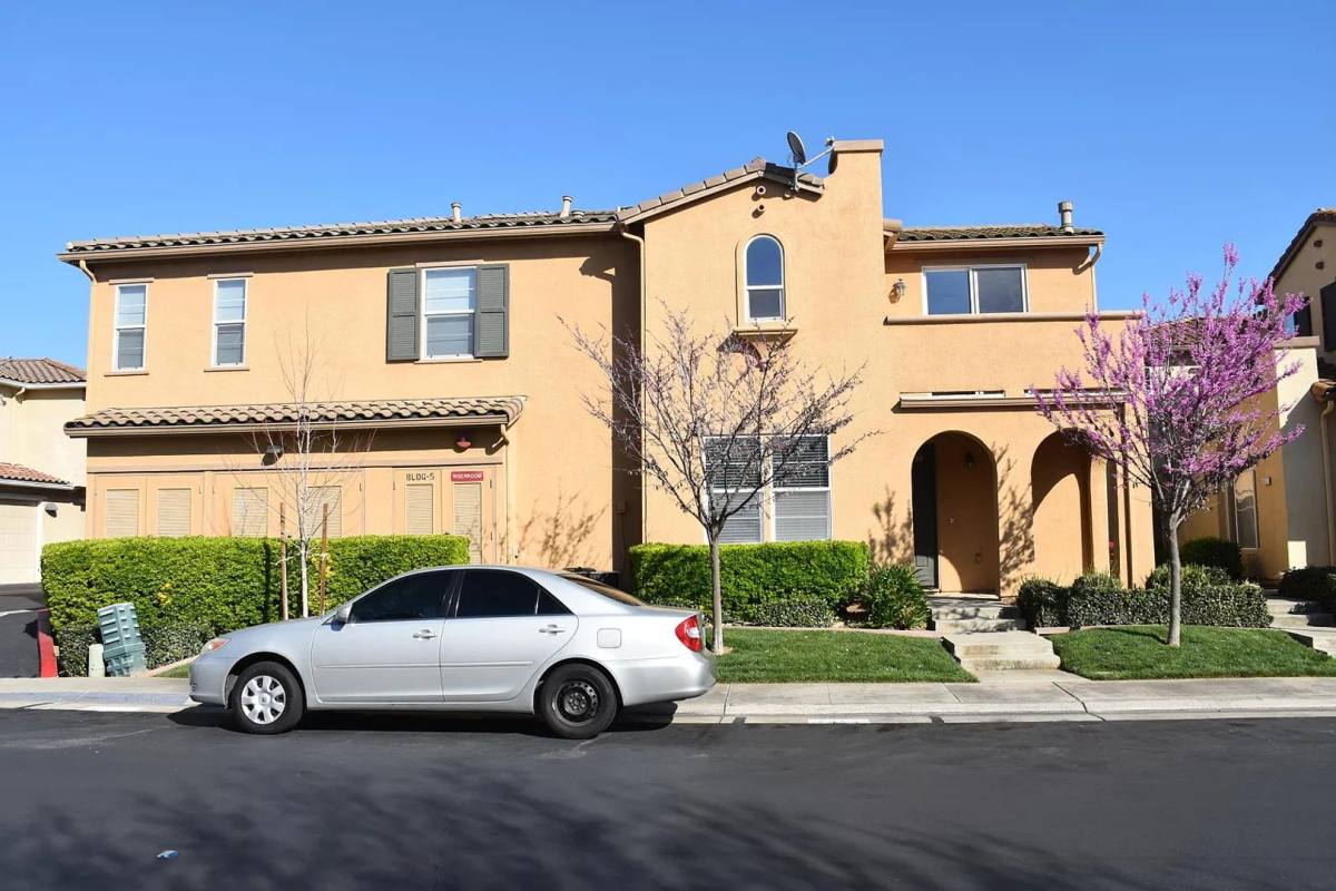 Apartment for rent at 8450 Crystal Walk Circle, Elk Grove, CA 95758