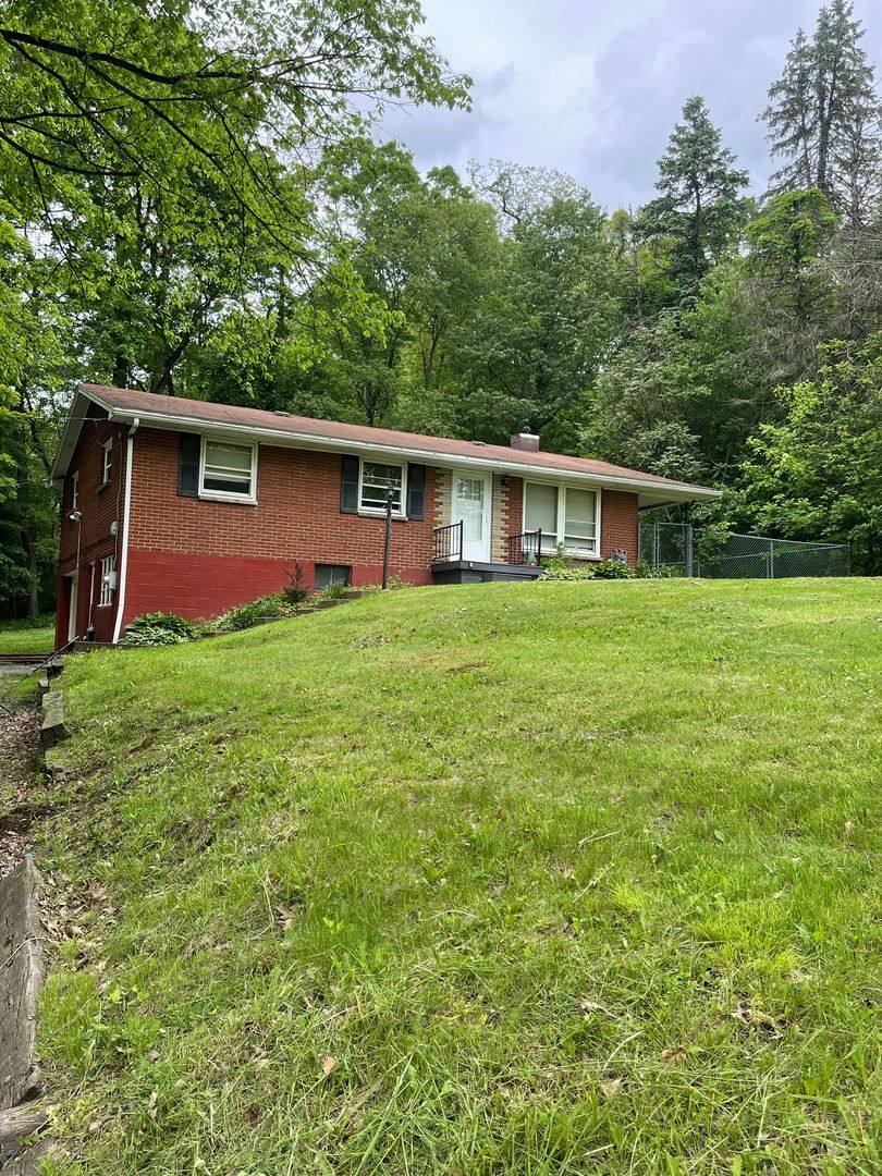 House for rent at 180 Belton Rd, Ellwood City, PA 16117