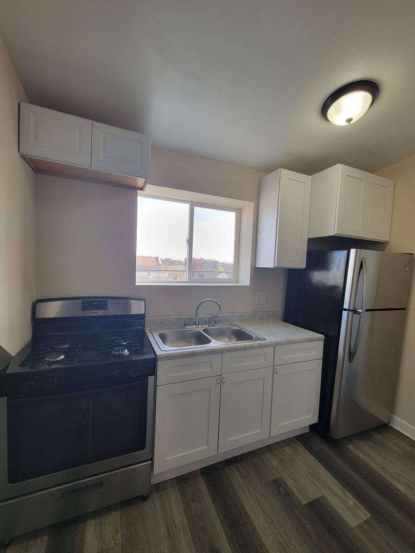 Apartment for rent at 2219 S Oakley Ave, Chicago, IL 60608