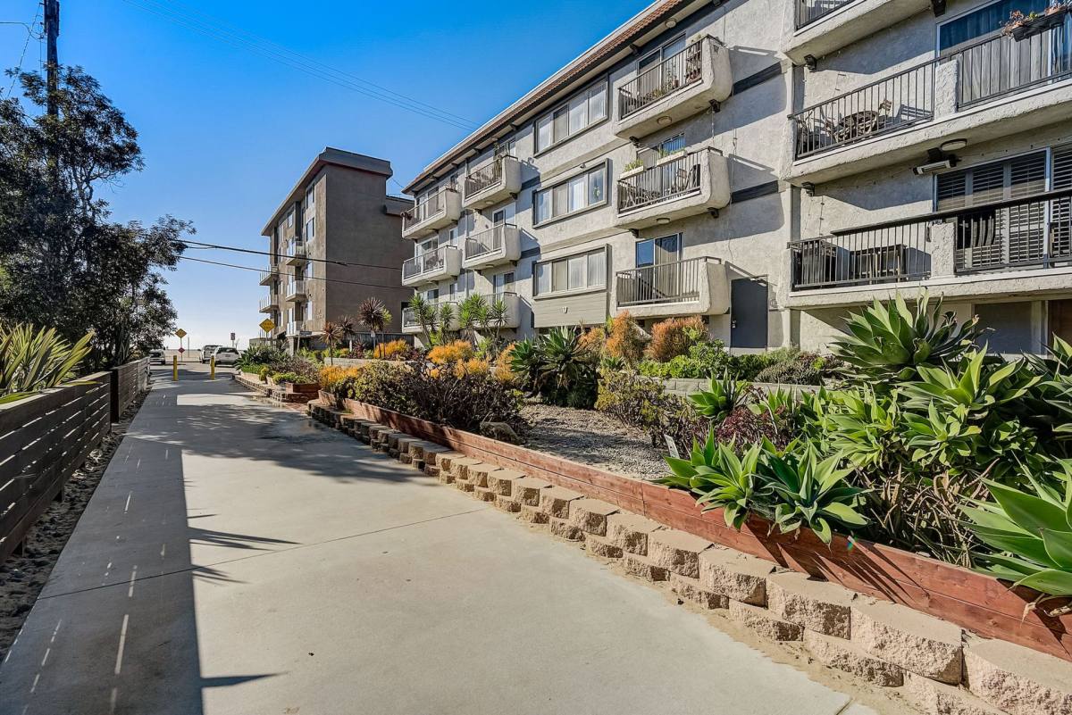 Apartment for rent at 17 Northstar St, Marina Del Rey, CA 90292