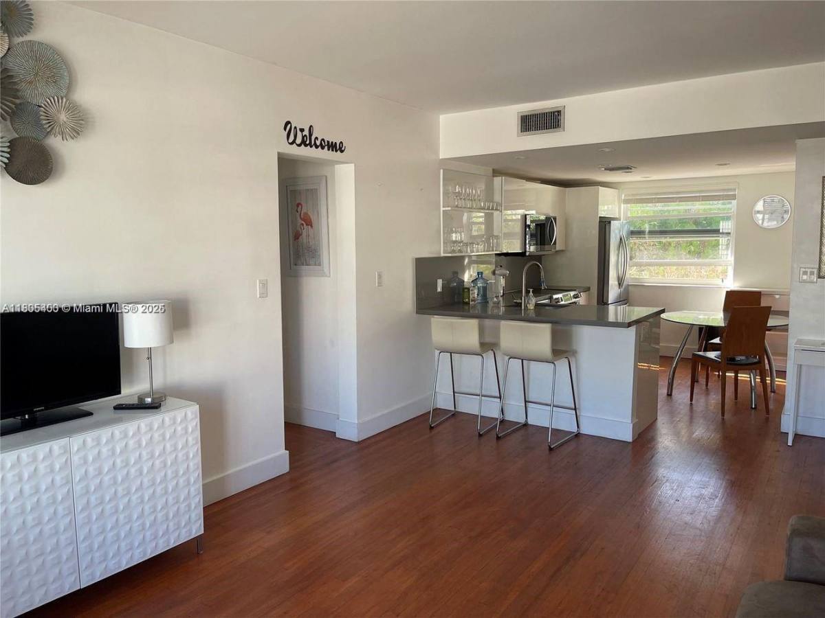 Condo for rent at 4010 Meridian Ave #5, Miami Beach, FL 33140