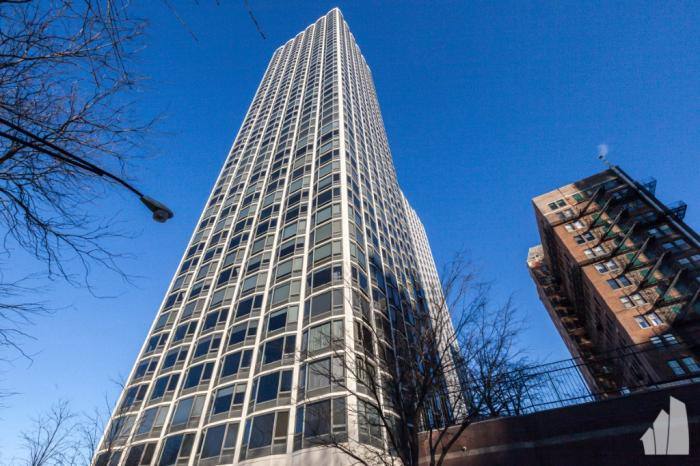 Condo for rent at 1555 N Astor #15W, Chicago, IL 60610