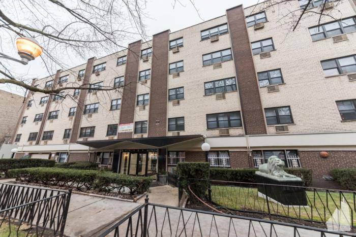 Apartment for rent at 450 W Aldine #512, Chicago, IL 60657