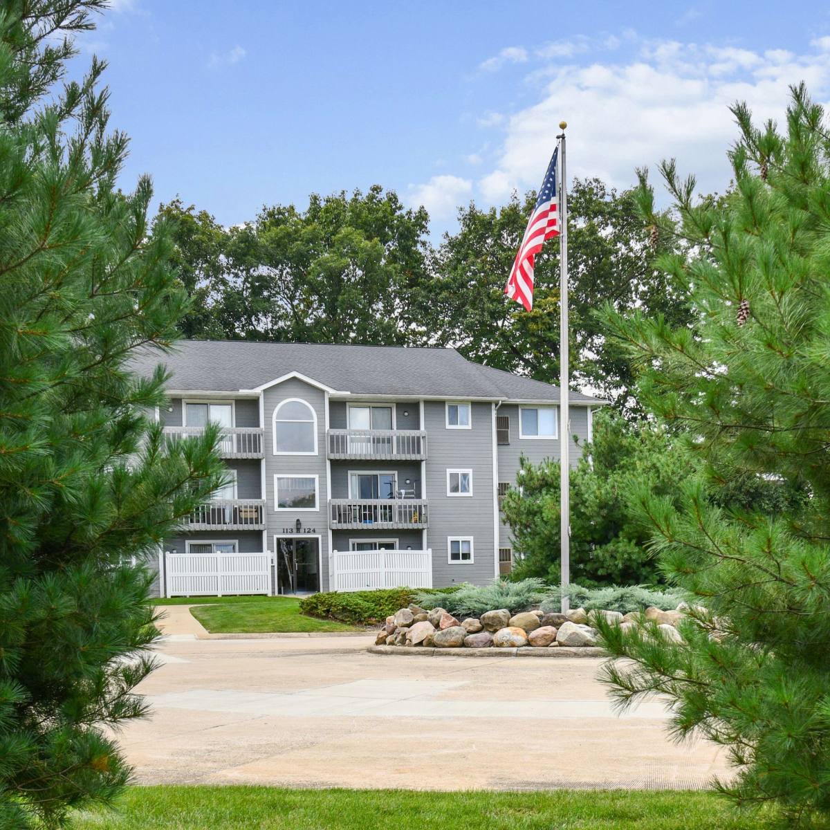 Apartment for rent at 9001 Portage Pointe Dr, Streetsboro, OH 44241