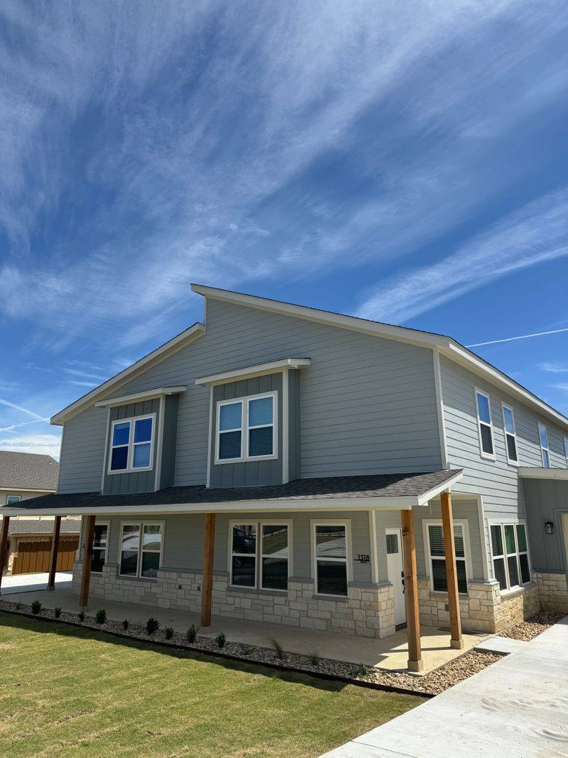 Townhouse for rent at 1318 Johnson Bend Rd, Weatherford, TX 76088