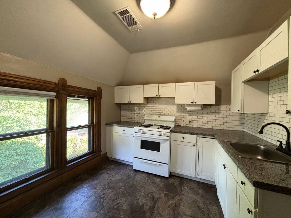 Apartment for rent at 605 W Kalamazoo #2, Kalamazoo, MI 49007