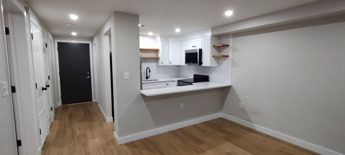 Apartment for rent at 7 Oak St, Peabody, MA 01960