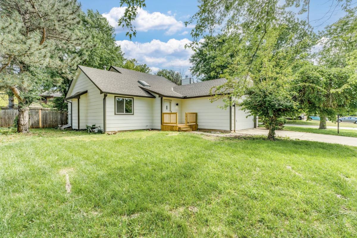House for rent at 1718 E Pinion Rd, Derby, KS 67037