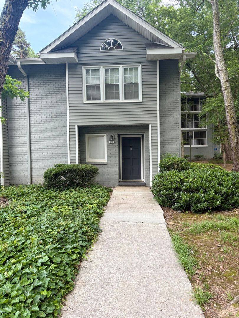 Townhouse for rent at 753 Willow Creek Dr, Atlanta, GA 30328