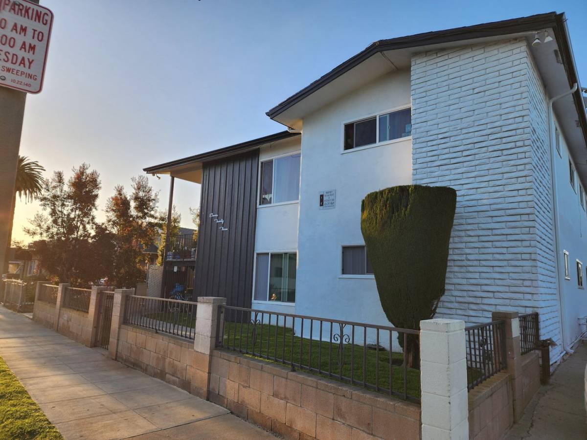 Apartment for rent at 1123 E Hellman St, Long Beach, CA 90813