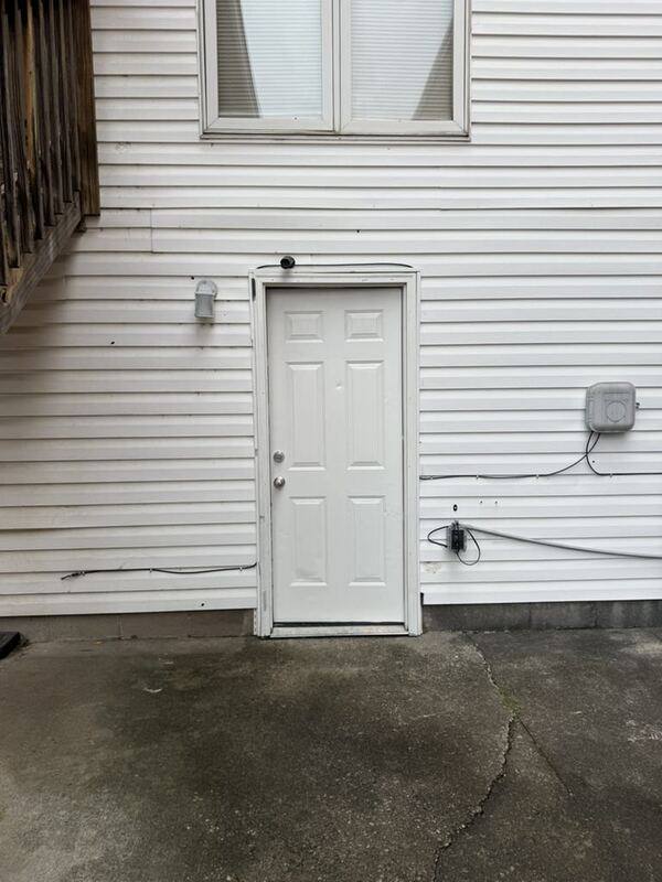 Apartment for rent at 1612 W Market St #1, Louisville, KY 40203