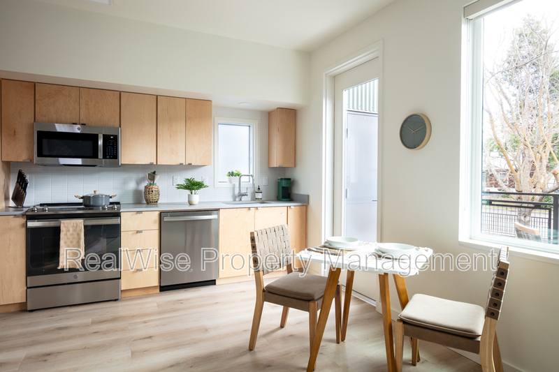 Apartment for rent at 174 Garfield St, Ashland, OR 97520