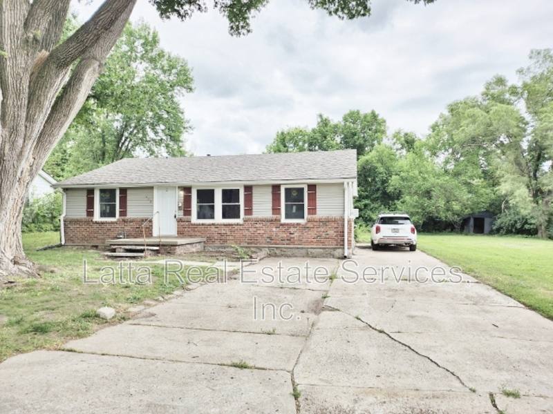 House for rent at 408 SW 9th St, Blue Springs, MO 64015