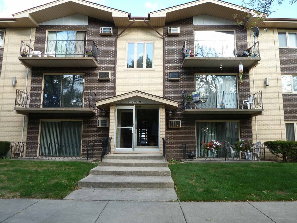Apartment for rent at 11021-23 S Keating Ave, Oak Lawn, IL 60453
