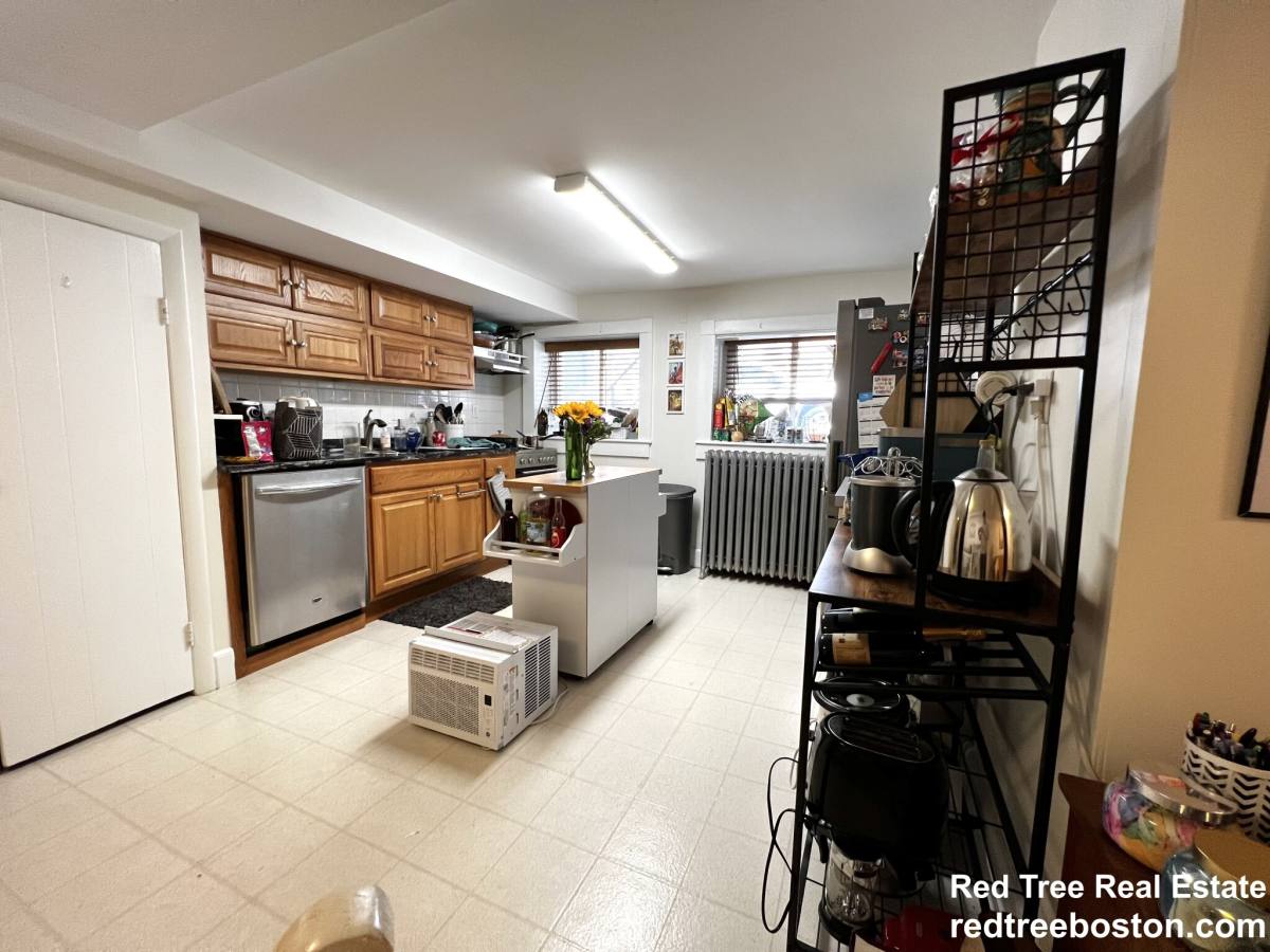 Apartment for rent at 1748 Beacon St #10, Brookline, MA 02445