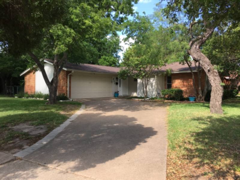 House for rent at 211 Hanover Lane, Irving, TX 75062