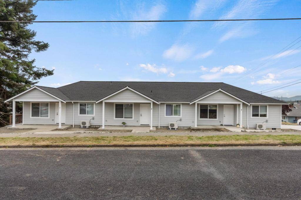 Townhouse for rent at 303 E Broadway Ave, Montesano, WA 98563
