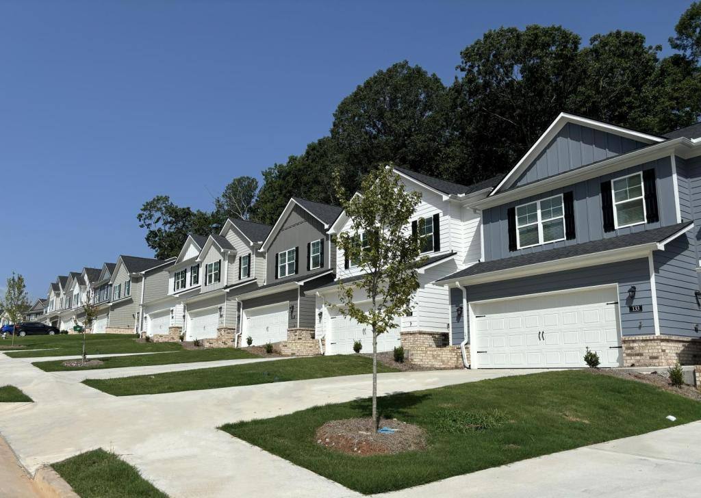 Townhouse for rent at 135 Chase Crossing, Cornelia, GA 30531