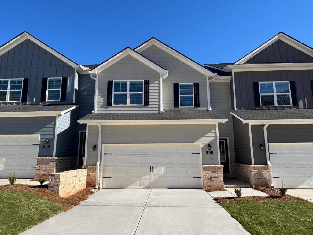 Townhouse for rent at 161 Chase Crossing, Cornelia, GA 30531