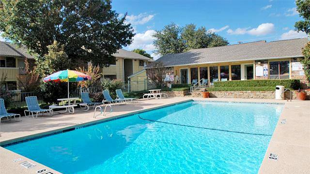 Apartment for rent at 320 E Wintergreen Rd, Desoto, TX 75115