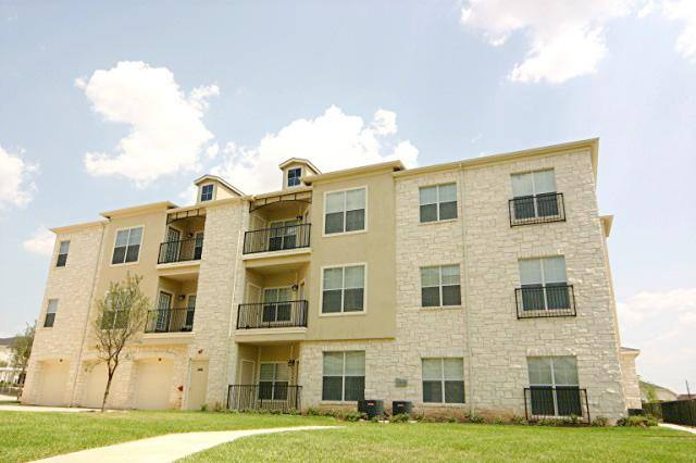 Apartment for rent at 2925 Keller Springs Rd, Carrollton, TX 75006