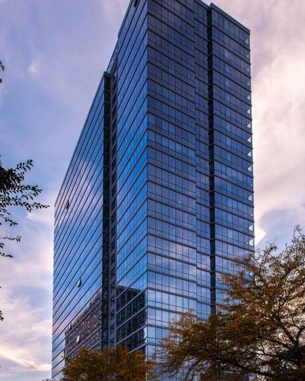 Apartment for rent at 811 W Agatite Ave #102, Chicago, IL 60640