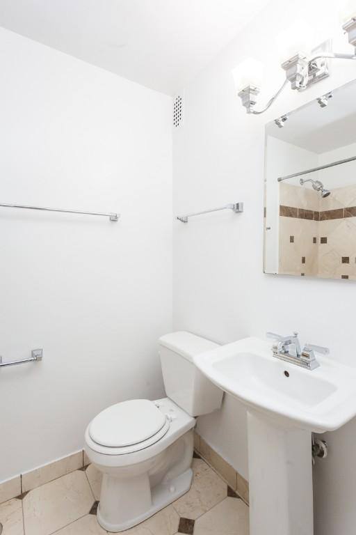 Apartment for rent at 2933 N Sheridan Rd #1208, Chicago, IL 60657