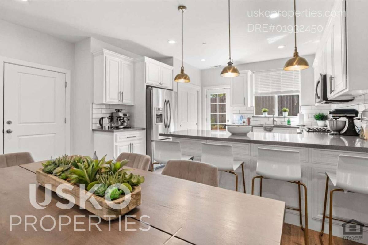 Townhouse for rent at 5965 Hilltop Dr #1, Carmichael, CA 95608