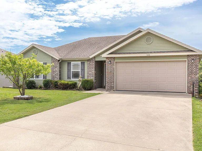 House for rent at 523 Amber Ave, Hollister, MO 65672