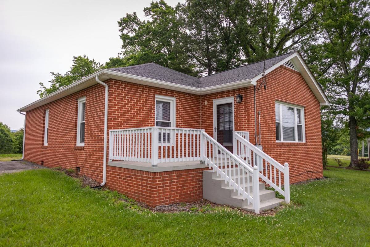 House for rent at 319 Enola Rd, Morganton, NC 28655